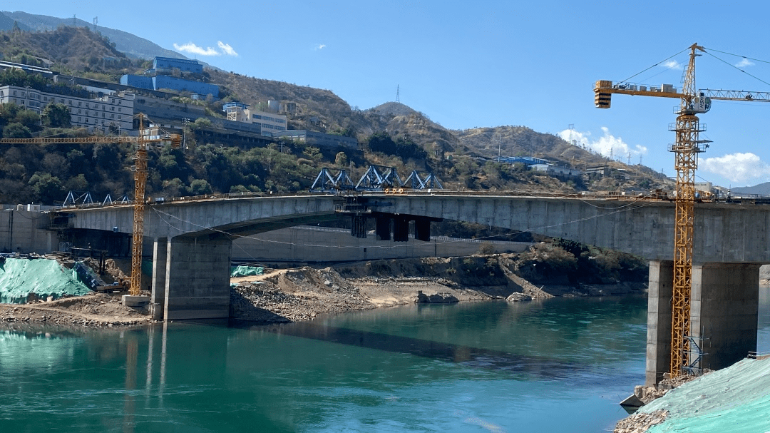 银江大桥右岸边跨即将合龙_攀枝花_两岸_金沙江