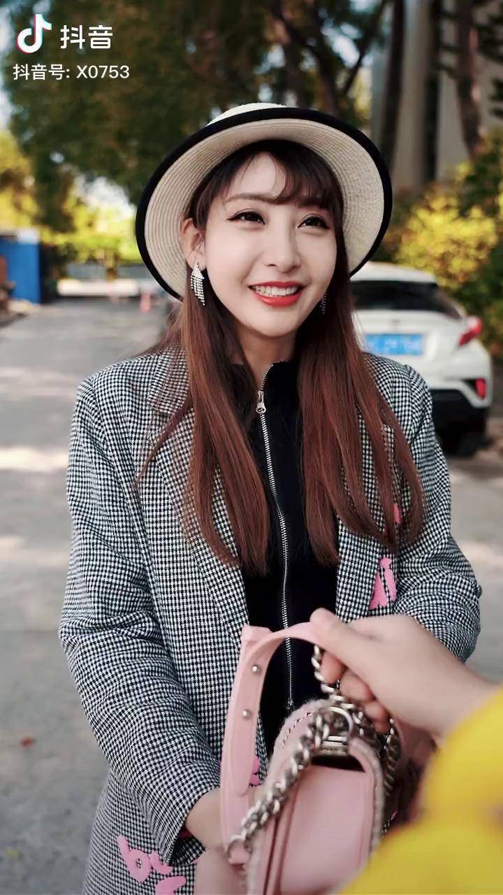 拾金不昧,拾起来的是人品,换回来的是福报,心存善