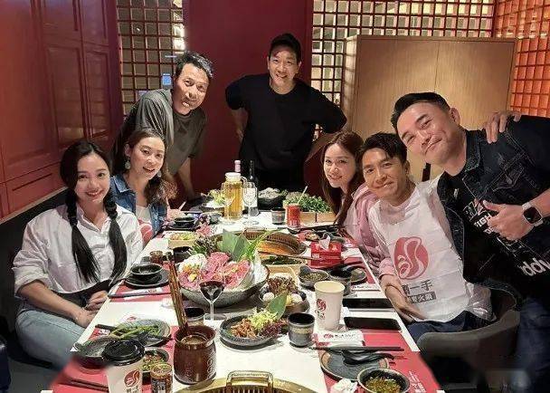 中好友包括剧中饰演"李思思"的靓汤汤洛雯,"马壮"黎诺懿,"严谨"张达伦