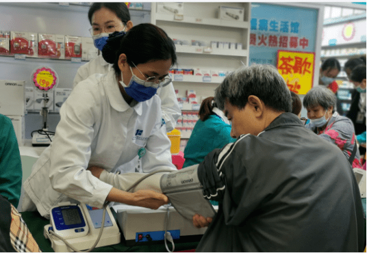 桂中大药房携手广西江滨医院开展"关爱全民健康"活动_控制_血糖_患者