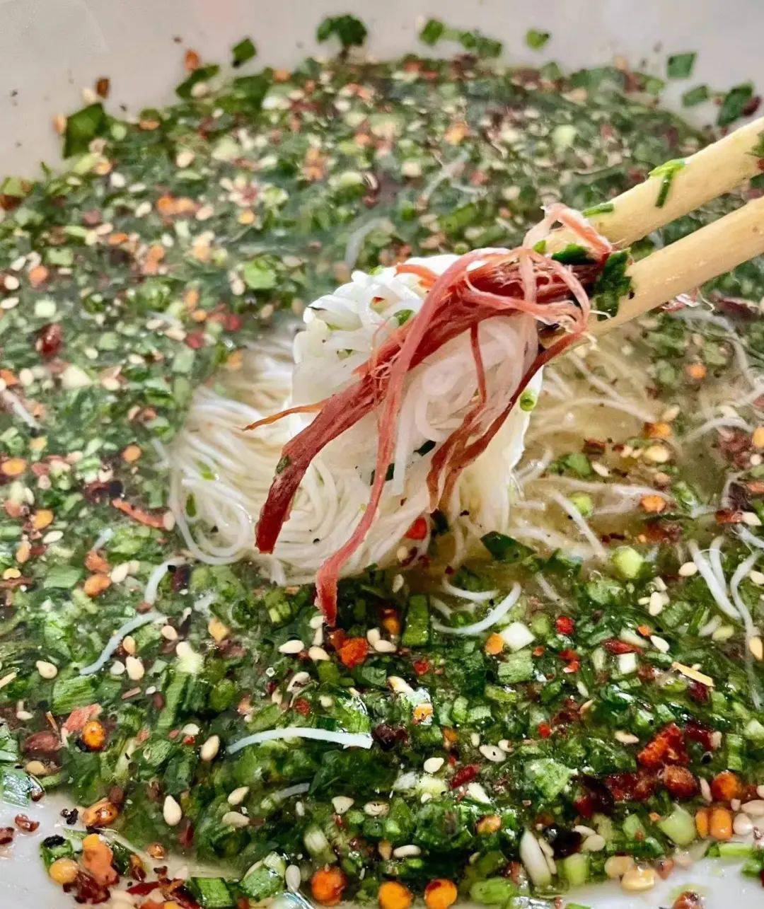 撒撇"大象耳朵"是傣族另外一种大米膨化美食,临沧的耿马,双江,勐定一