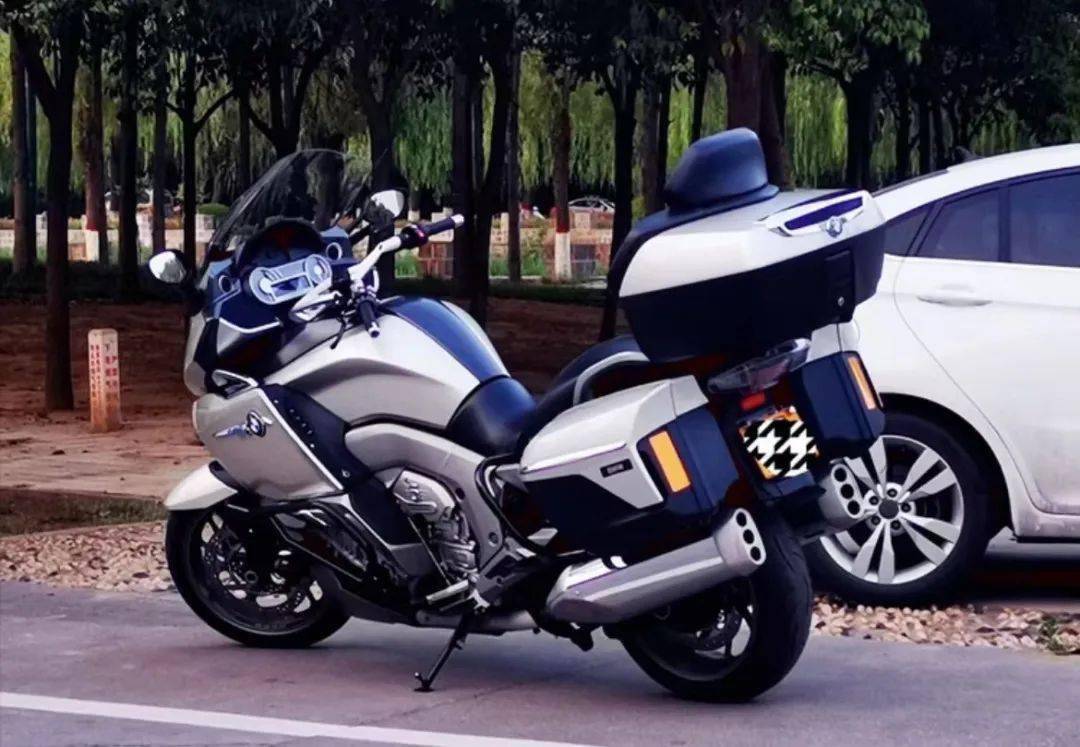 2021款宝马k1600gtl图片