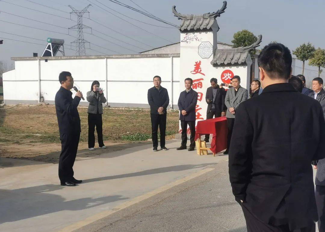 乐中民宿位于三里河街道中店社区赵庄组内,东望新县城,西接老乐山