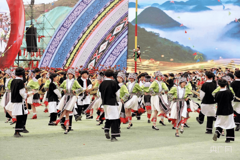 广西隆林各族自治县举行成立70周年庆祝大会 民俗文化盛宴迎八方宾客