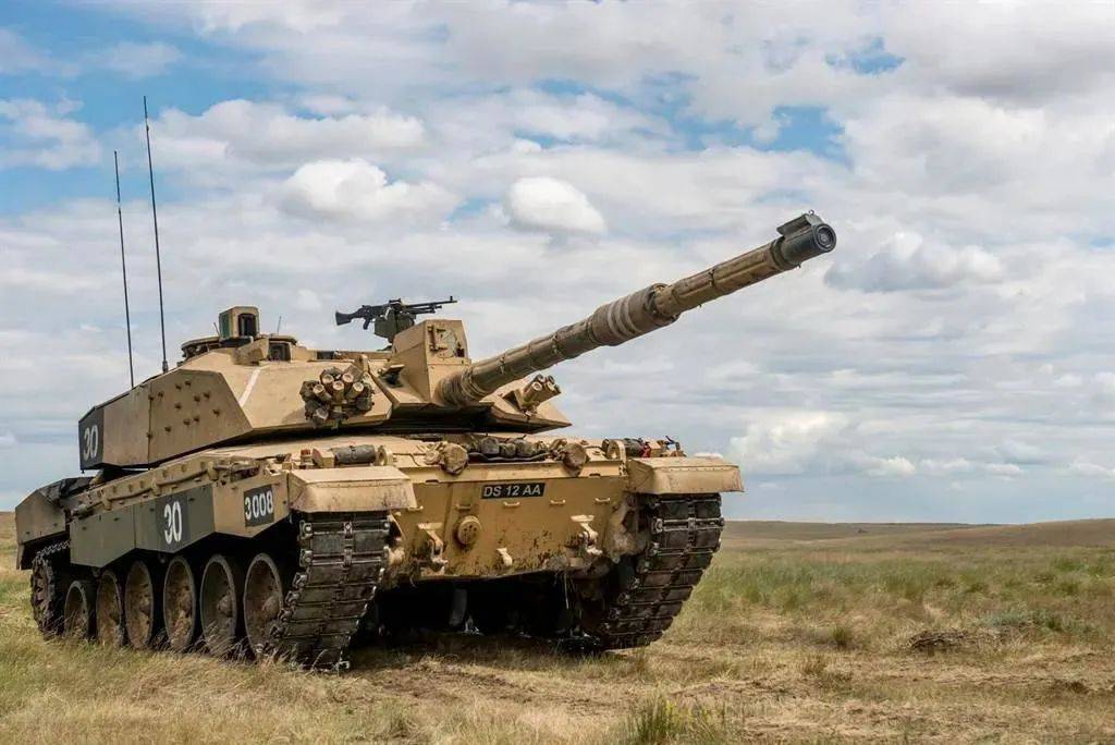 乌克兰获得坦克装甲车“大礼包” 滕建群:当前俄乌相互防御的胶着态势或被改变 