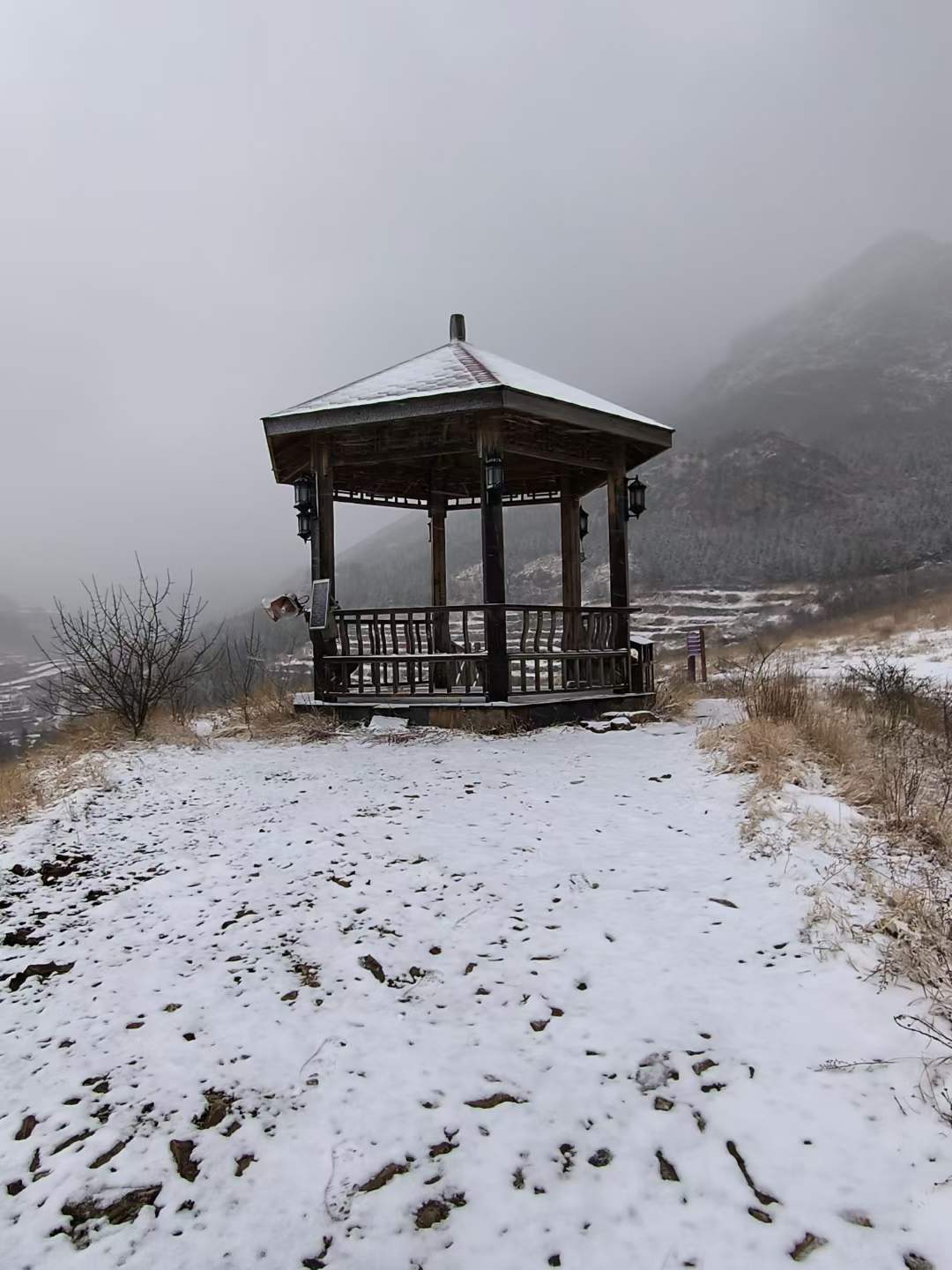 北京门头沟飘雪，清明当天雨水暂歇、夜间有雨