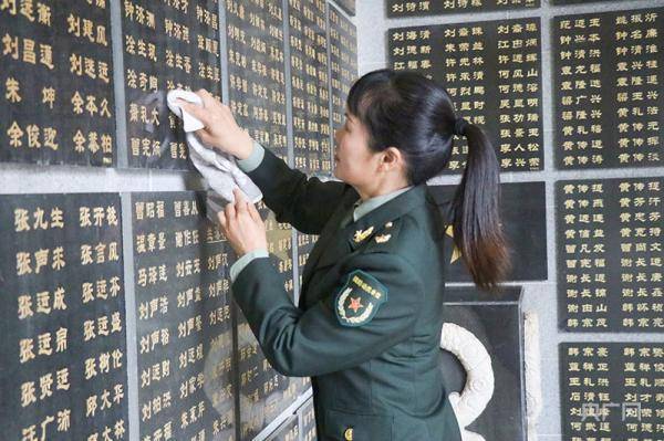 记载而成为无名烈士……"在江西兴国革命烈士纪念馆中的烈士英名碑前