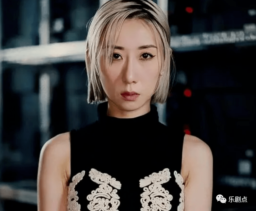 称不会生娃,与发型师男友已交往11年_泳儿_ziv_工作