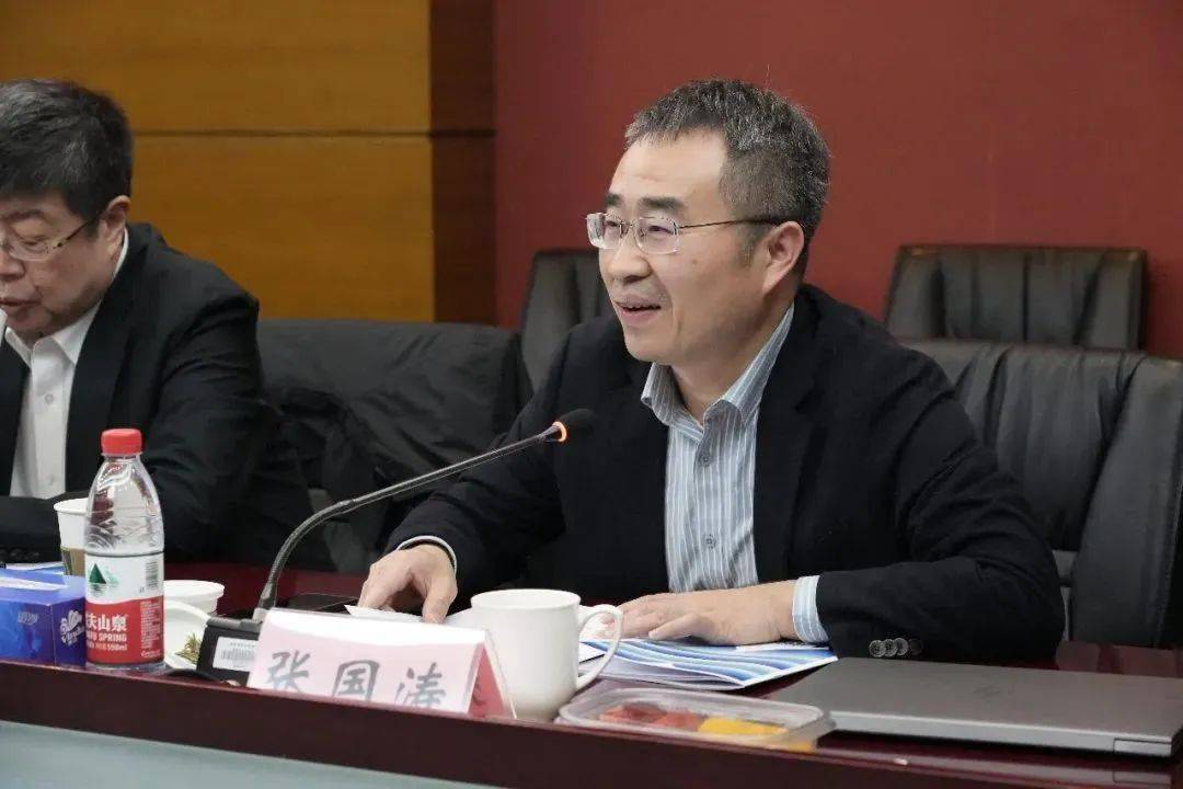 中国传媒大学研究员张国涛教授主持了本次专家研讨