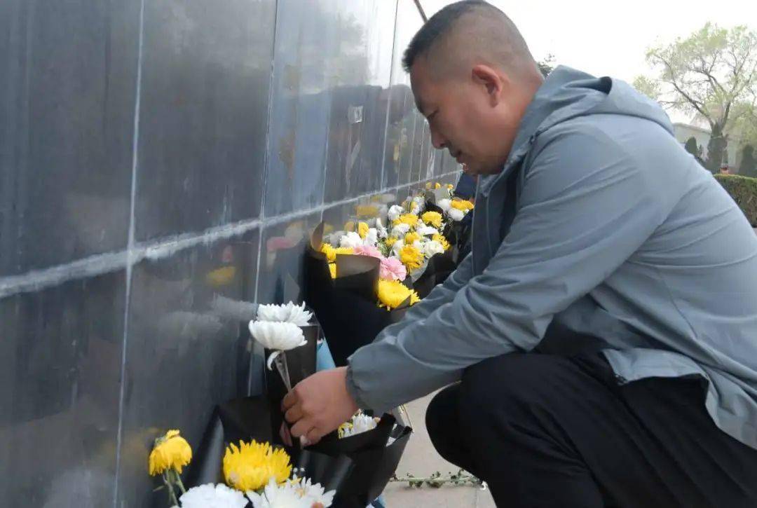 即墨:"弘扬英烈精神,争做时代新人"_烈士陵园_革命_青岛