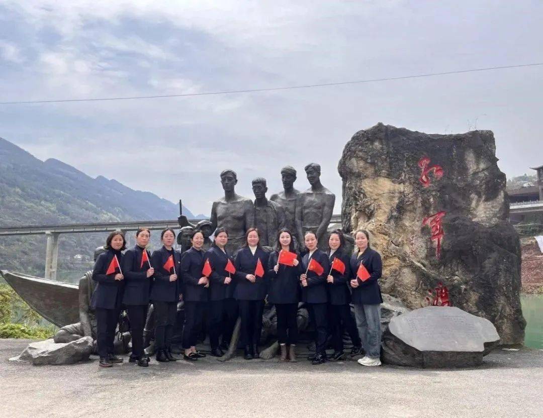 精神学习教育,深切缅怀革命先烈的壮烈事迹和卓著功勋,中共黔江区妇联