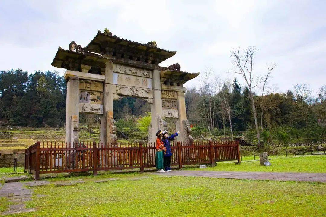 全石仿木構,是唐崖土司城的標誌性建築,也是現存土司遺址中等級最高