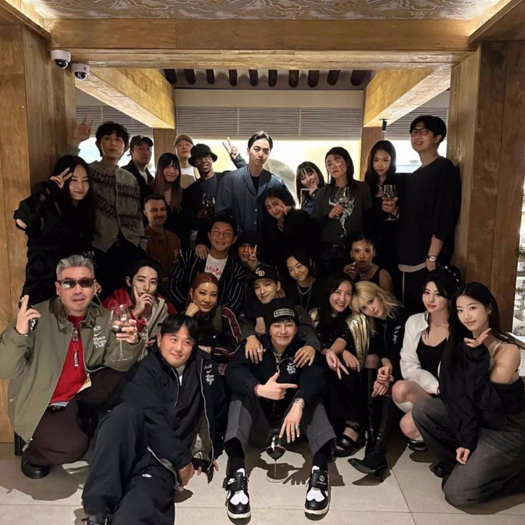 想哭!最新bigbang成员大合照来袭:_太阳_活动_fake