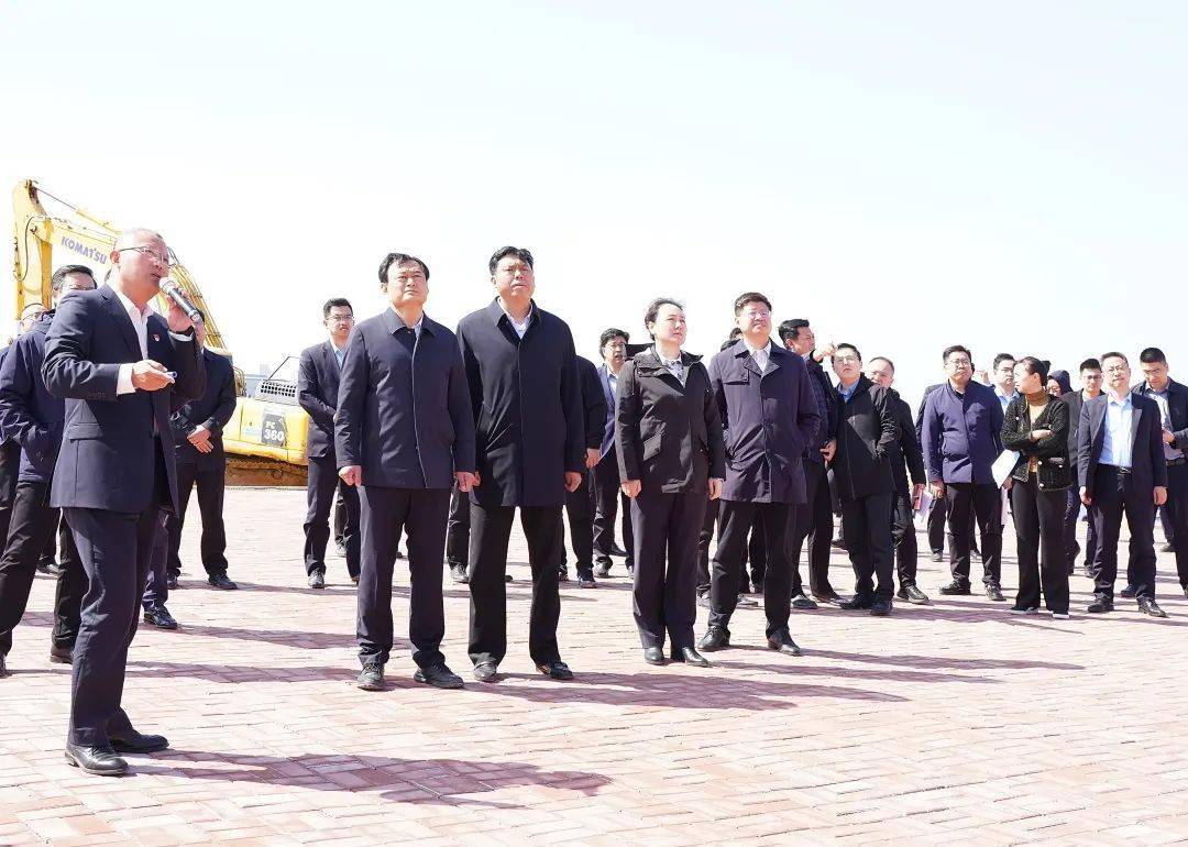 在现场办公阶段,刘海彬实地查看了海阳港二期,航天科普教育基地,卫星