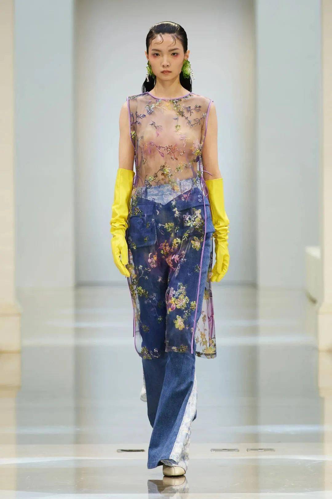 时装周初体验,他们经历了什么?_工作_演出_感觉