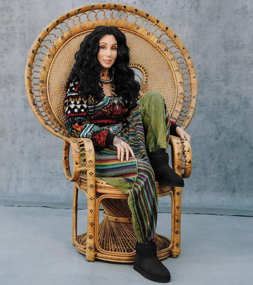 76岁美国传奇天后67雪儿和小40岁男友热恋,7500万美元马里布海景