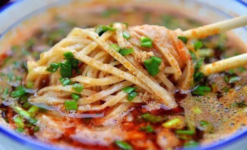 如今的红星软香酥已经名声鹊起,所以来礼泉的朋友除了尝一下烙面,可以