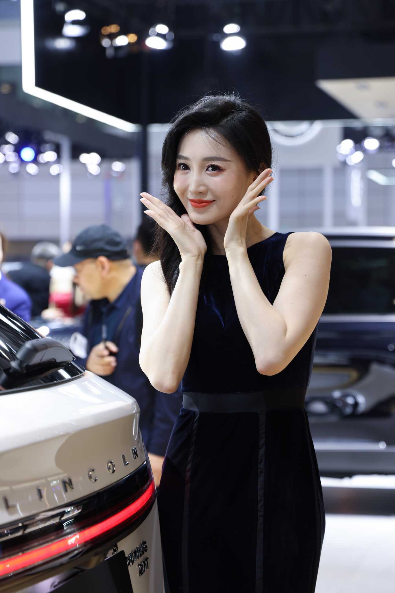 齐鲁车展美女如云,争奇斗艳超养眼_搜狐汽车_搜狐网