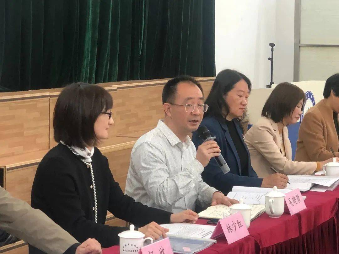 03校领导总结活动会上,夏桂埔小学林国清校长,周厝塭小学黄月香副校长