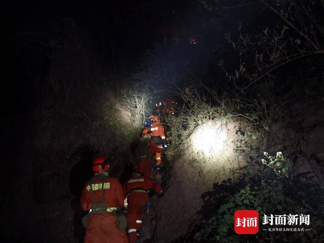 云南绵阳丛林大火情况(云南绵阳丛林消防队90人星夜来援雅安丛林大火现场)系遇了,