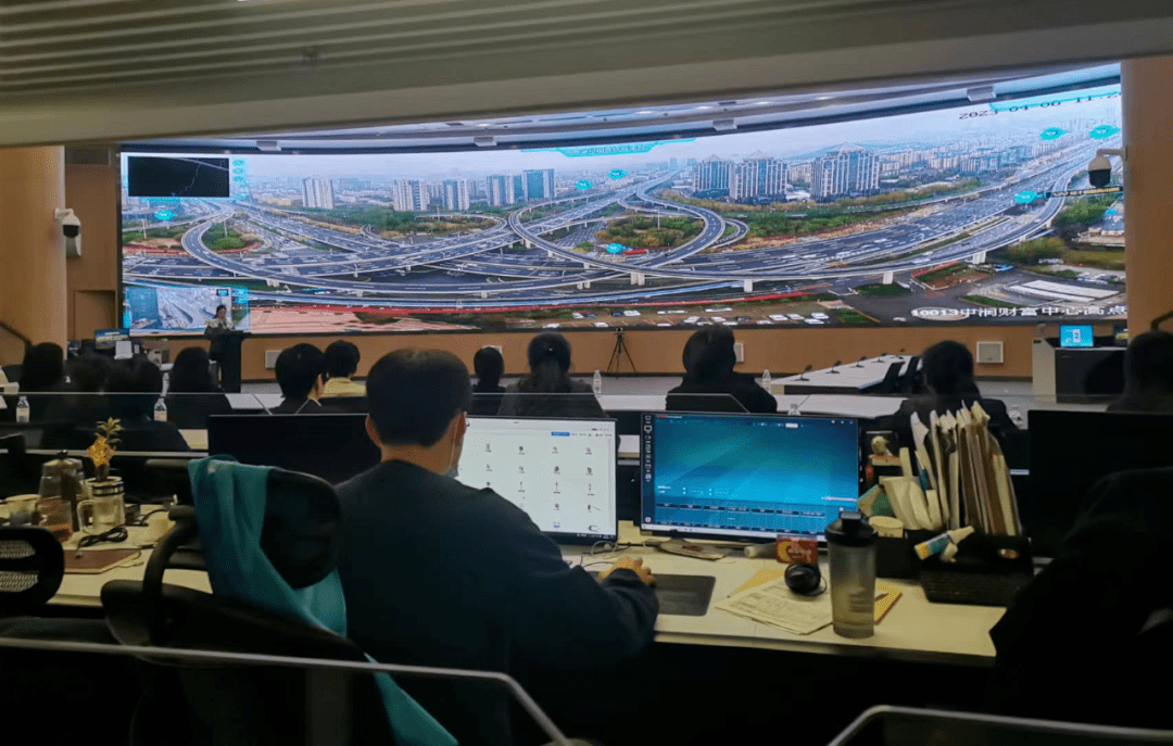 市妇联开展"体验智慧城市·提升数字素养"主题党日活动_发展_泉城