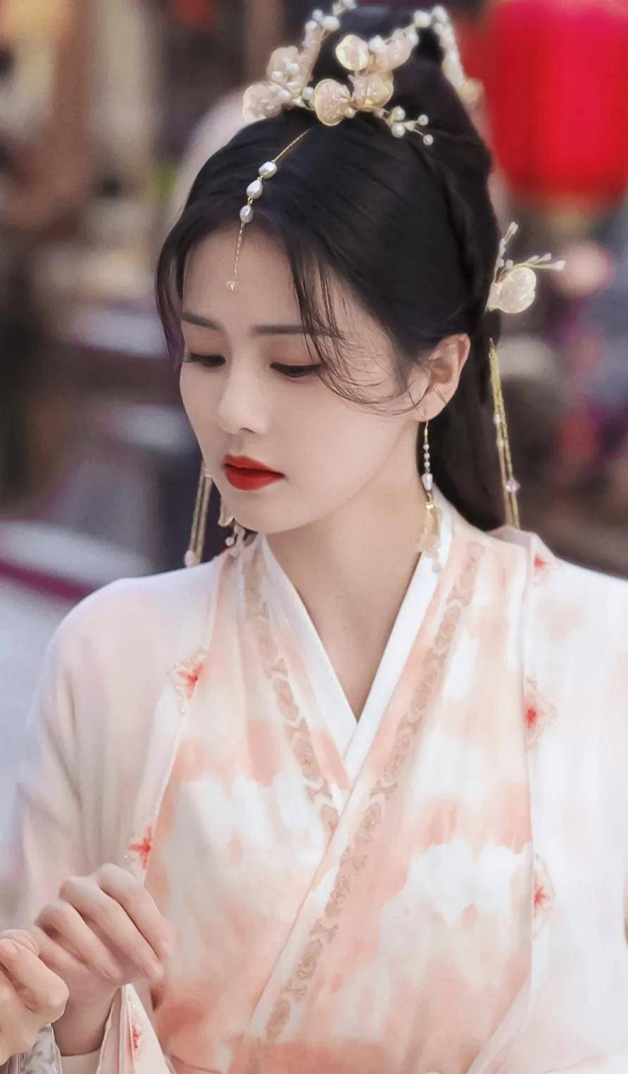 白鹿新剧《长月烬明》造型合集:美若天仙