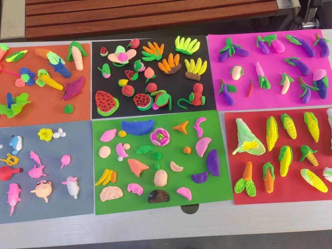 鲁甸砚池街道卯家湾社区老年活动中心开展了"橡皮泥蔬菜水果大乐园"