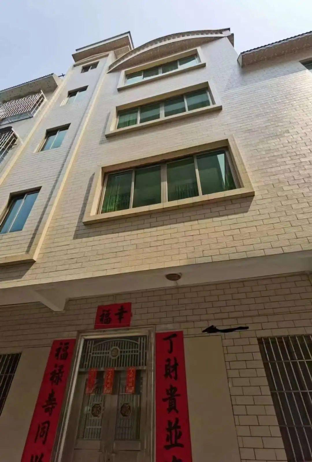 五室或以上面积:81m05市政广场附近25(▲联系时请说是在罗定e天空