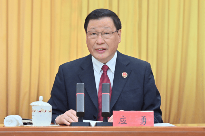 最高检检察长应勇表示,聚焦解决检察队伍中的突出问题,努力转作风,树