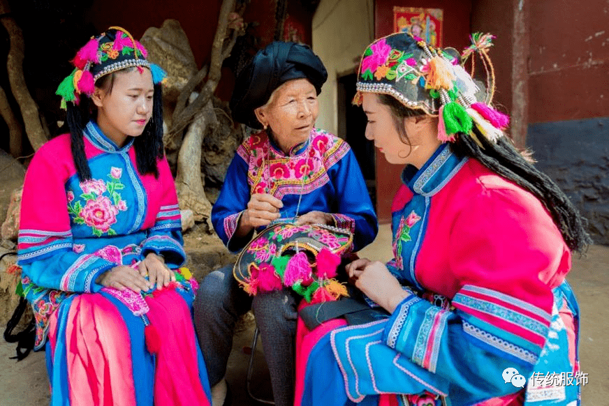 百花斗丽赛拆场 | 中部方言彝族服饰