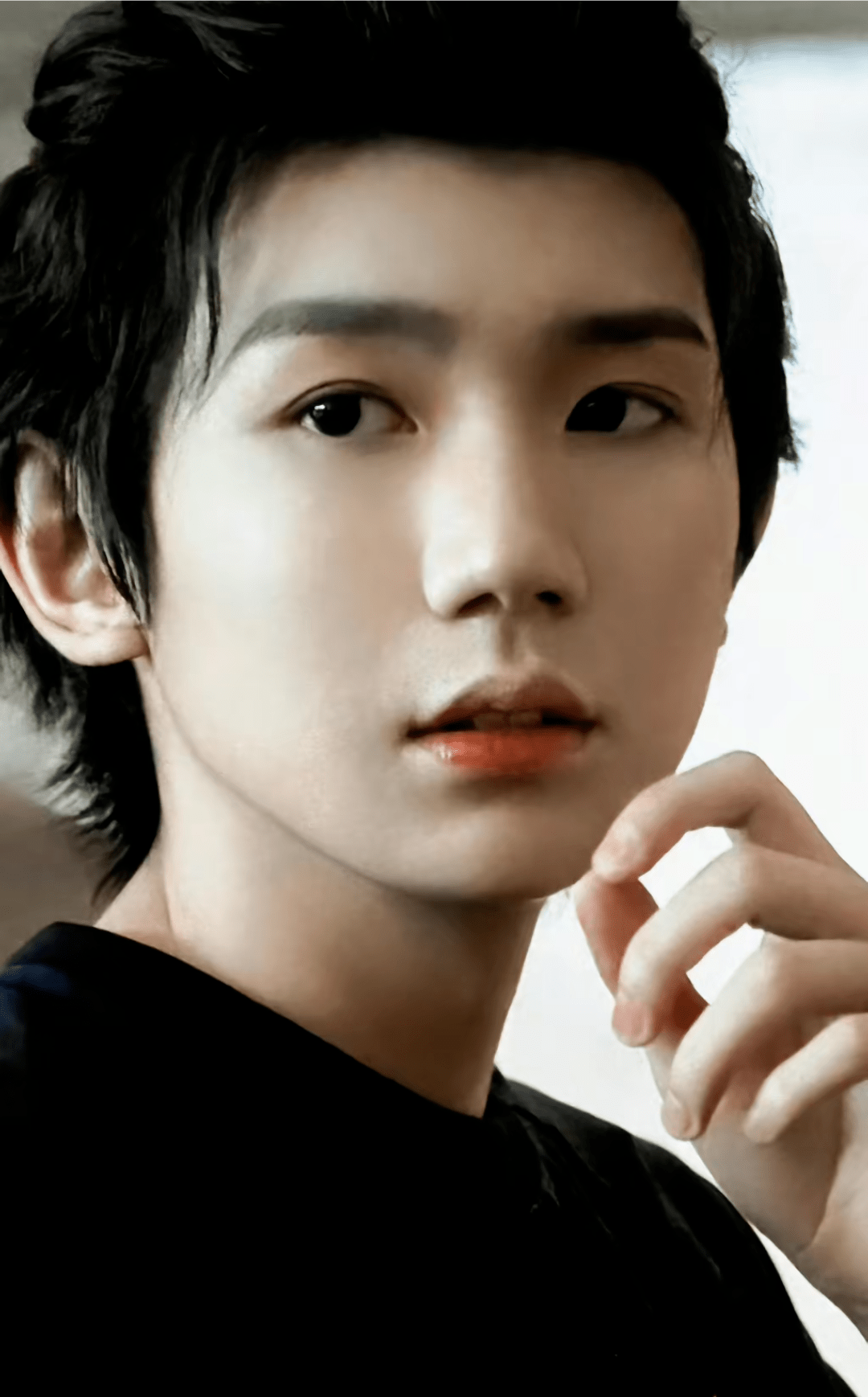 王源视频开怼黑粉,介绍作品时却略显羞涩!