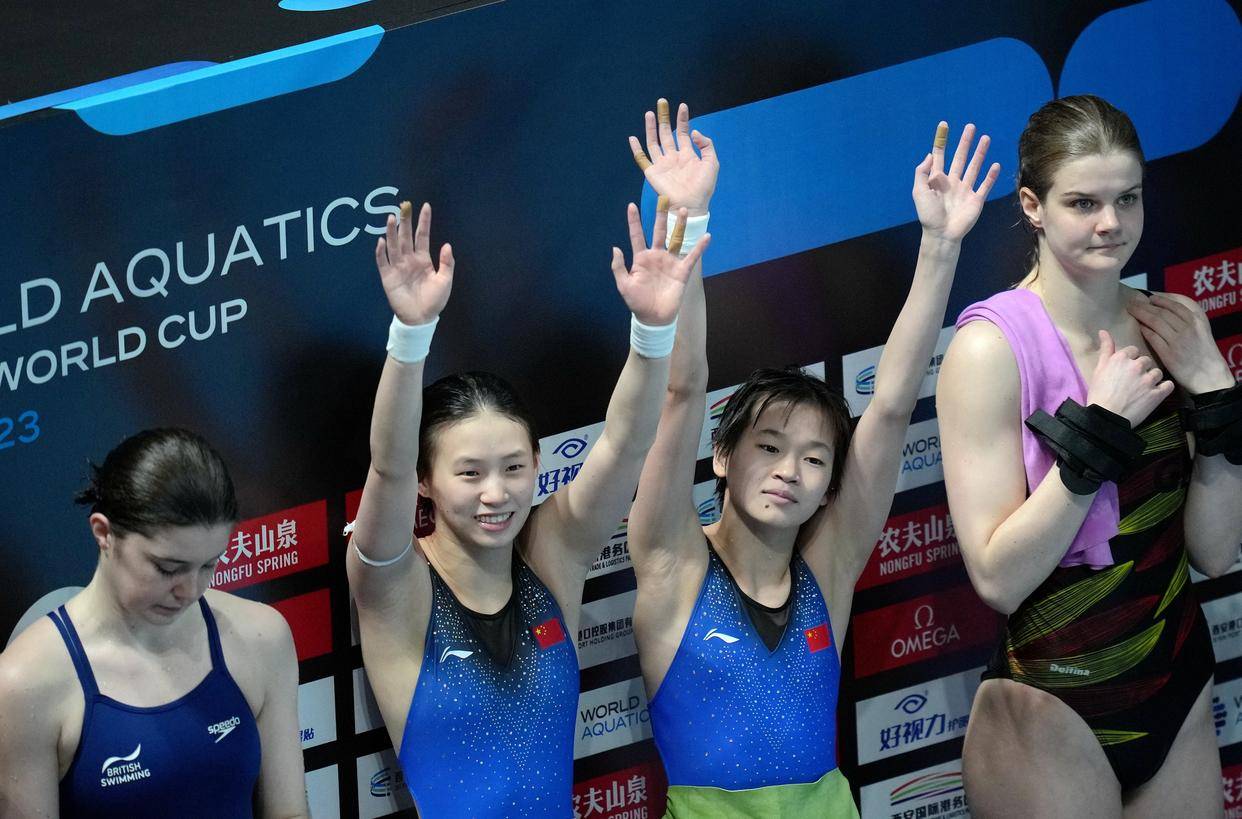 跳水世界杯|西安站女子双人10米台:陈芋汐/全红婵夺冠_比赛_颁奖仪式