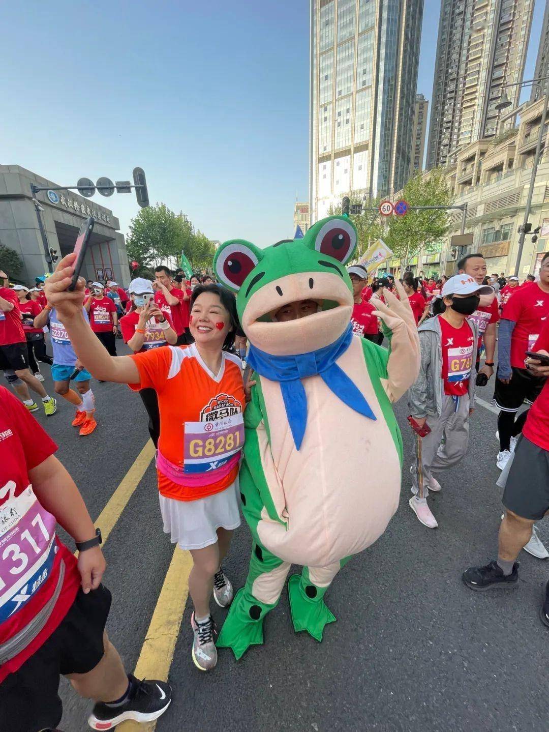 汉马鸣枪,26000名选手激情进发_武汉_马拉松_赛事