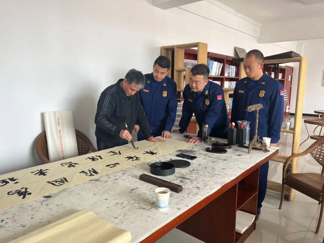 书法进营区 翰墨铭初心——书法名家米汇老师走进静宁消防开展创作