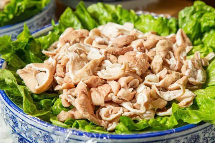 进入"厦门12580惠生活",发送关键词"cba"即可参与抽取cba球星签名篮球