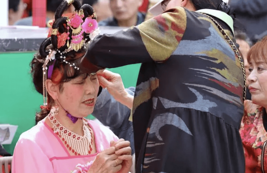 锡剧姚派弟子,国家一级演员姜艳江苏广电著名主播曹小月此次活动在