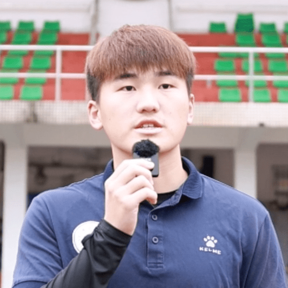 "在张晓宇教练看来足球队最大的优势在于"大家团结一致,执行力也很强"