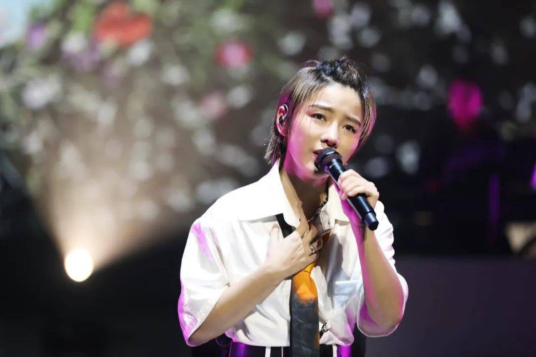 一群人的碎碎念丨许飞的音乐,天马行空不忘掷地有声!_演出_票价_全国