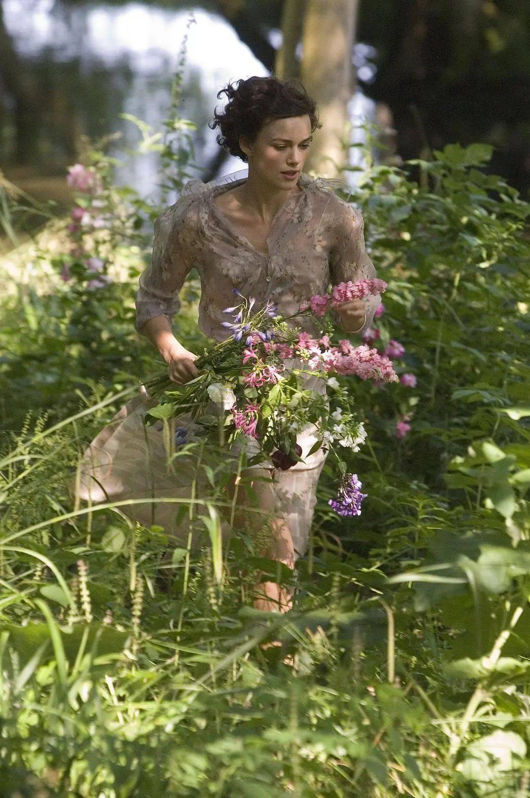 13部电影提取「花」元素,拍出纯欲浪漫写真_截图_鲜花_背景