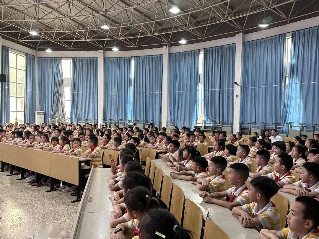 关爱视力健康 点亮光明未来——实验学校教育集团黎明湖小学开展近视