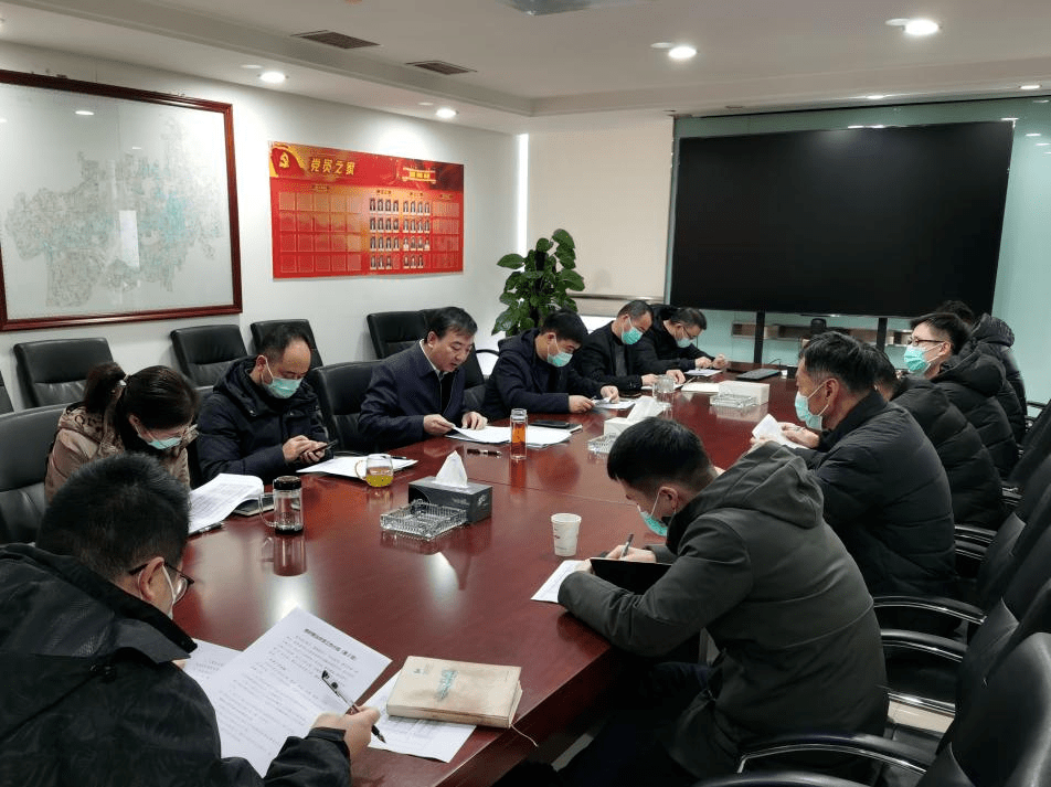 （图为盛泽镇建设局党支部召开专题推进会） 盛泽镇行政审批局党支部全面