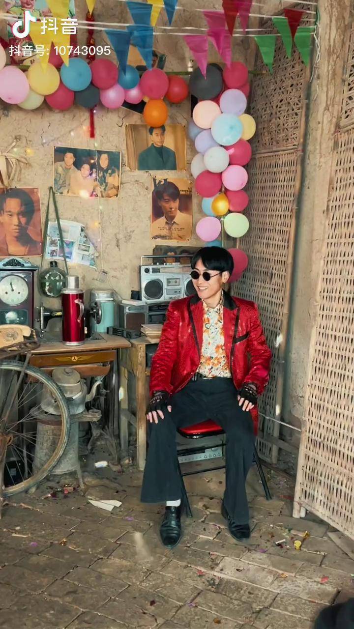 这种打扮在80年代叫做什么?怀旧 复古 迪斯科 霹雳舞