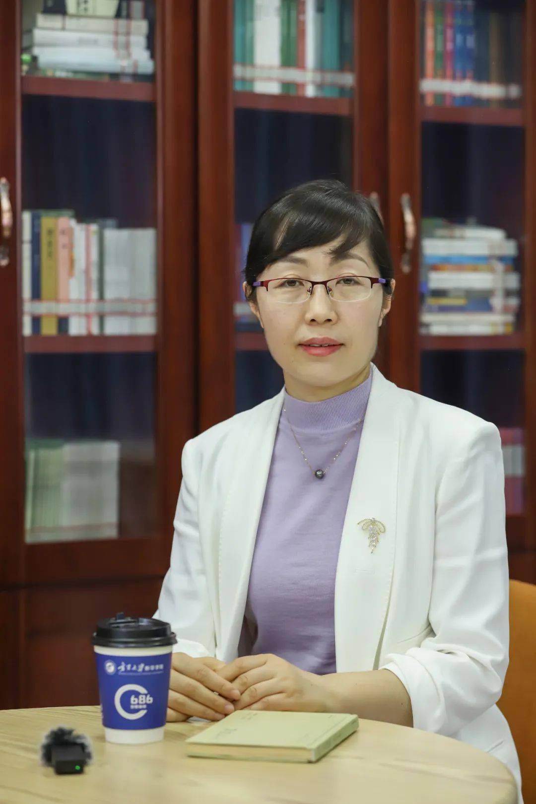 朱晓莉老师文法外语系分享者:与我们初次见面"阅见·新华"书籍分享