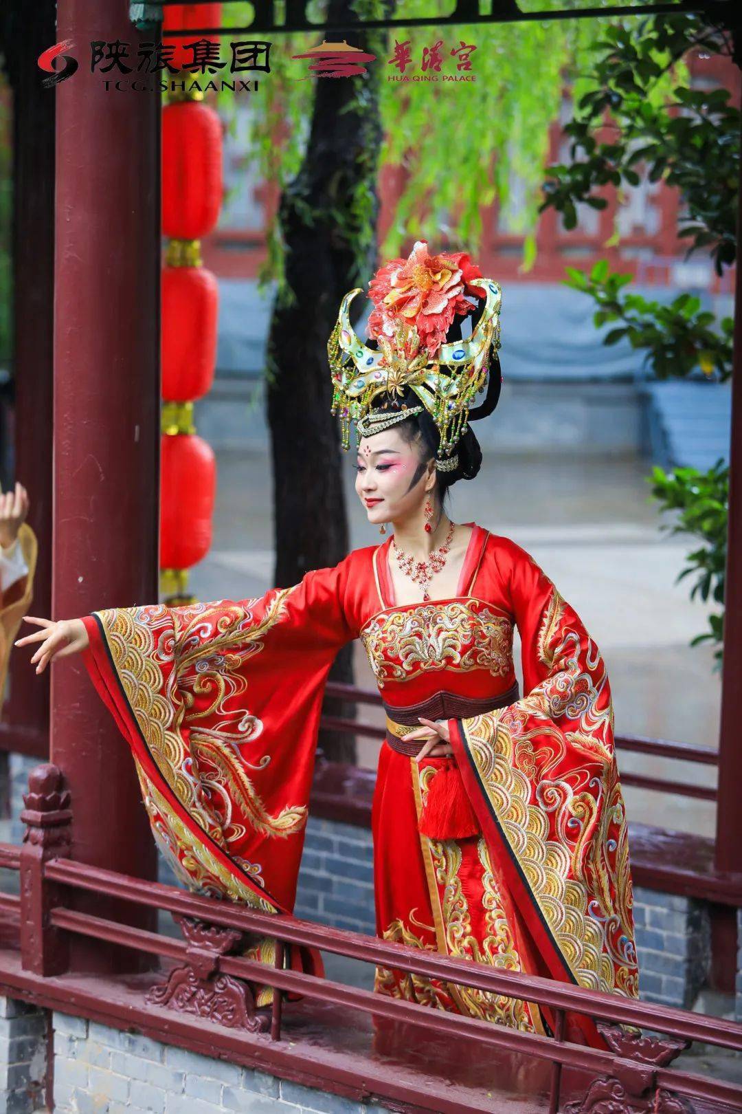 快穿上华服来华清宫,一键换装穿越大唐,化身唐宫丽人,在春意盎然的