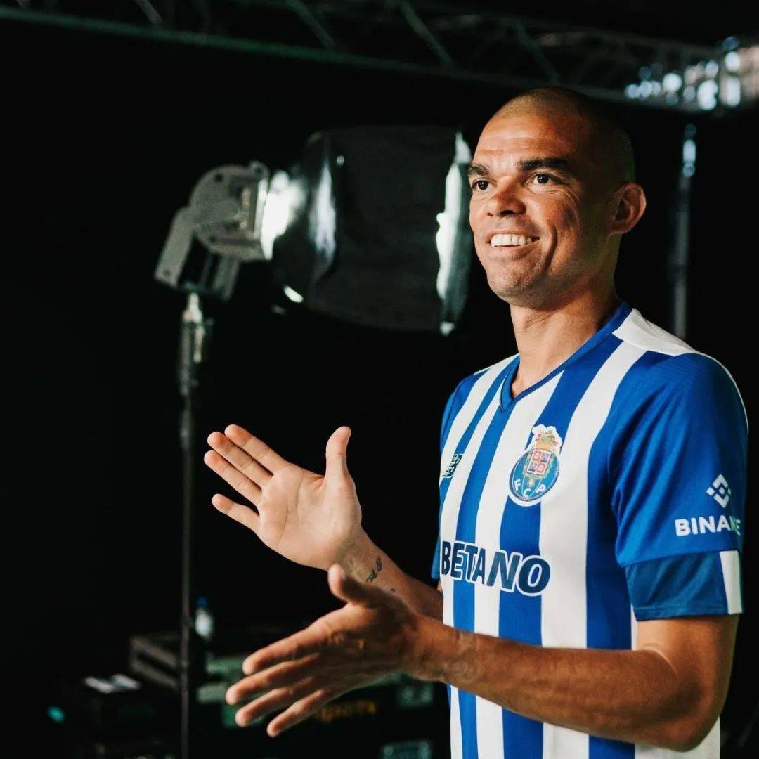 40岁佩佩完成续约，足坛老妖越来越多的秘诀是？_球员_波尔图_赛季