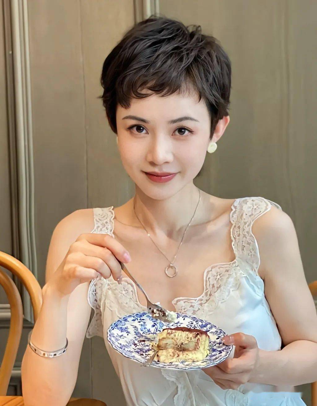 2023"减龄超短发"谁剪谁好看_中国_发型_人类