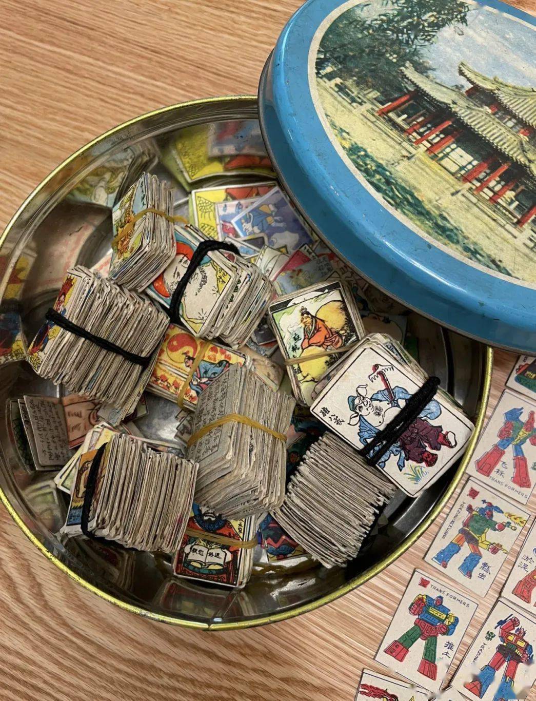 画片"20世纪80年代流行很广的儿童游戏"拍画片"也叫"打画片"你在干嘛?