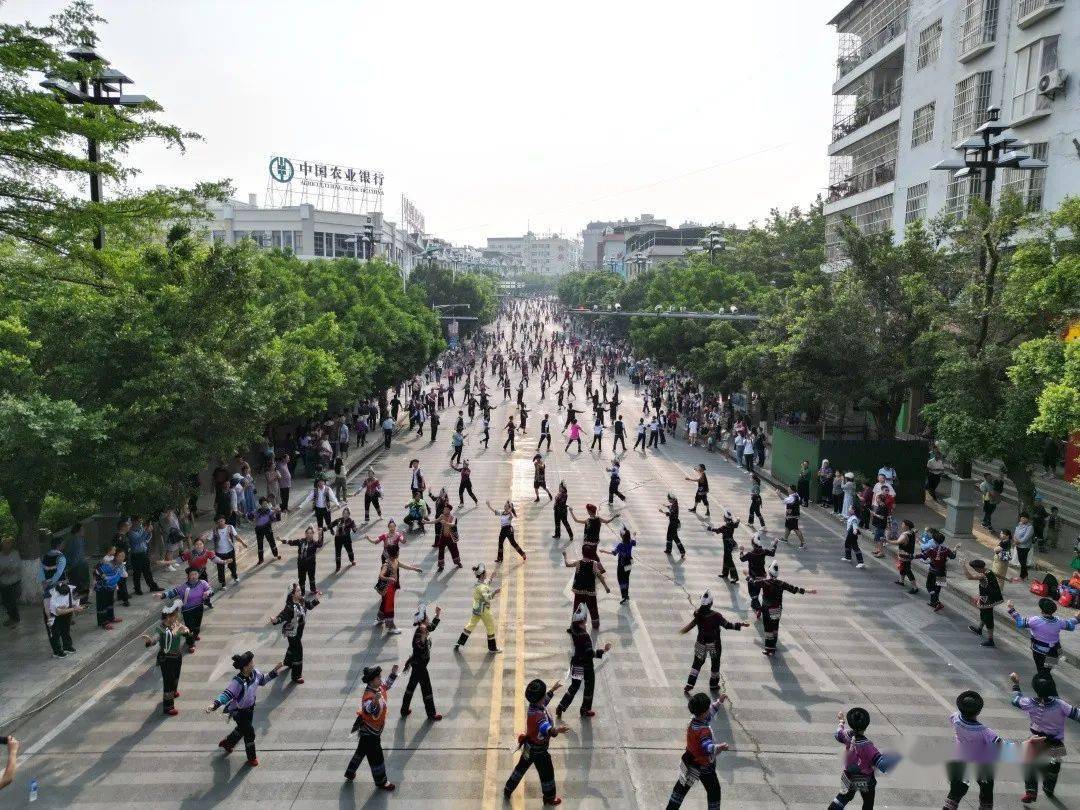 红河县万人乐作舞 美美与共舞出大同红河美