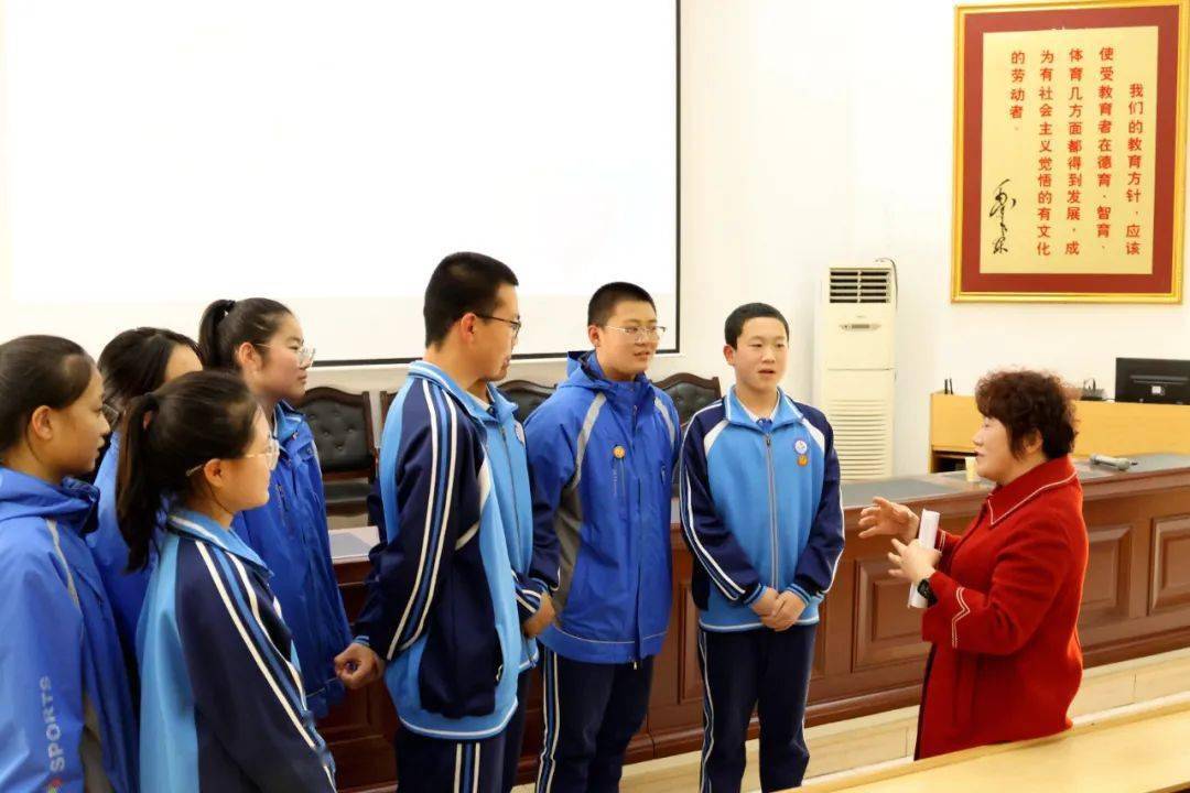 金塔县第四中学:青春不迷茫心灵共成长_心理_讲座_发展