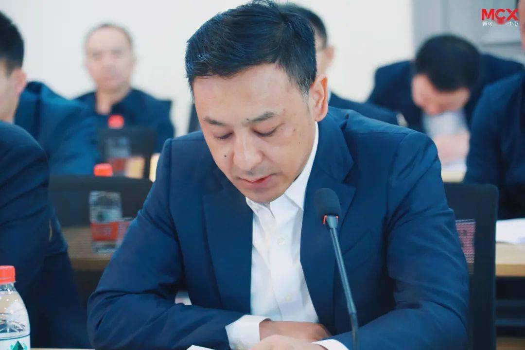 黄生昊在讲话中对企业为循化发展作出的贡献给予肯定.